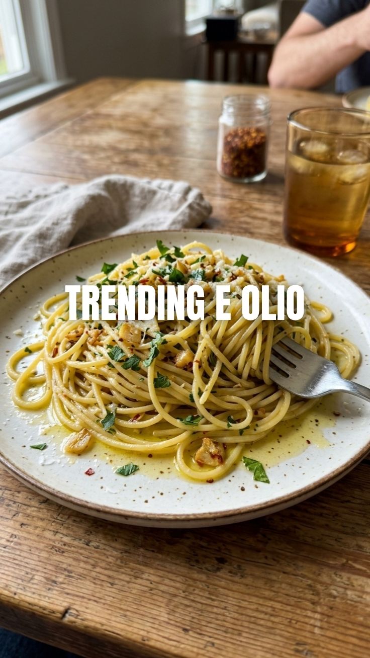 A close-up of freshly prepared Aglio e Olio with garlic and chili flakes.